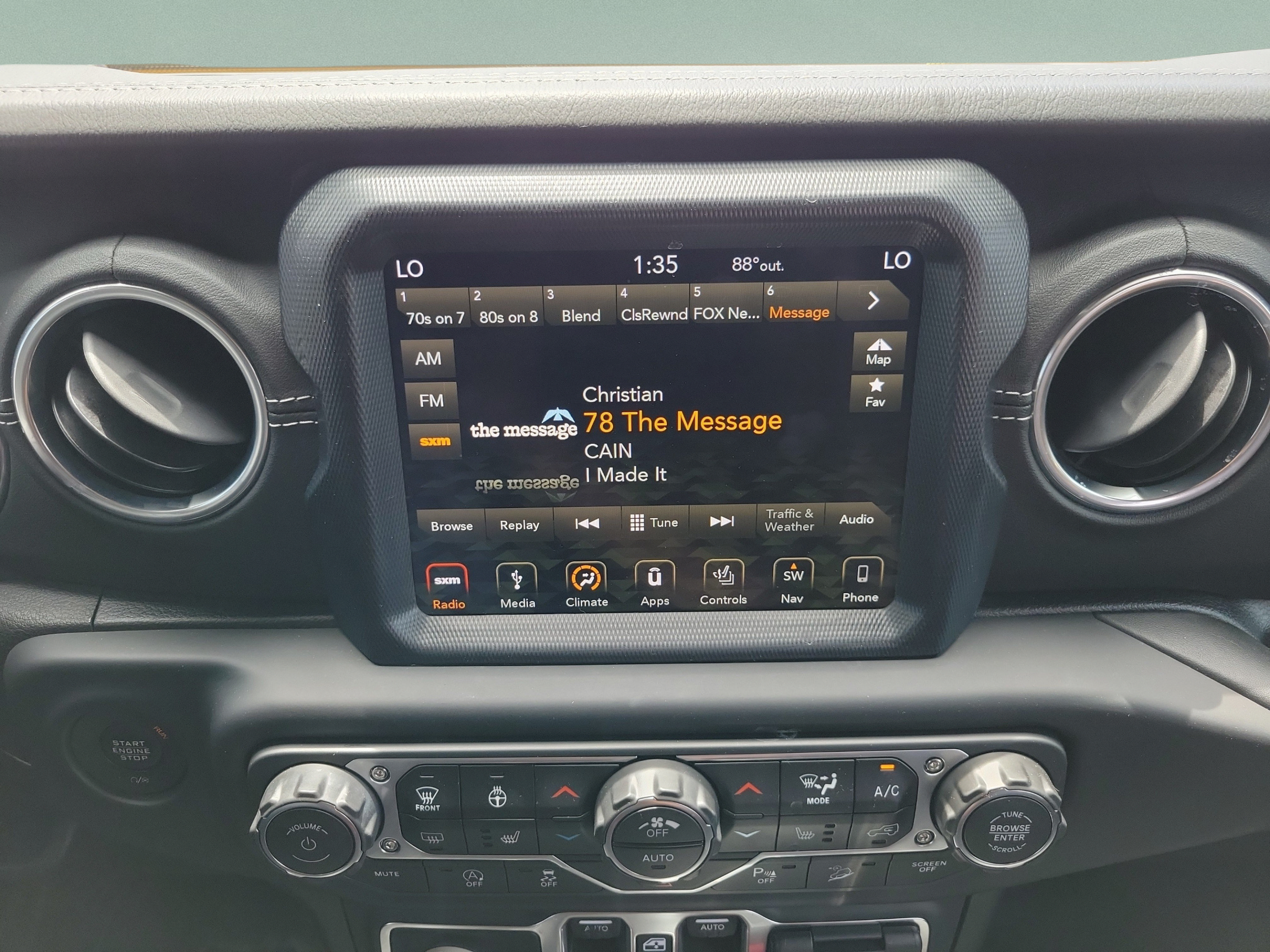 Used 2018 Jeep Wrangler Unlimited Sahara w/ Quick Order Package 24M Moab AWD/4WD image 13