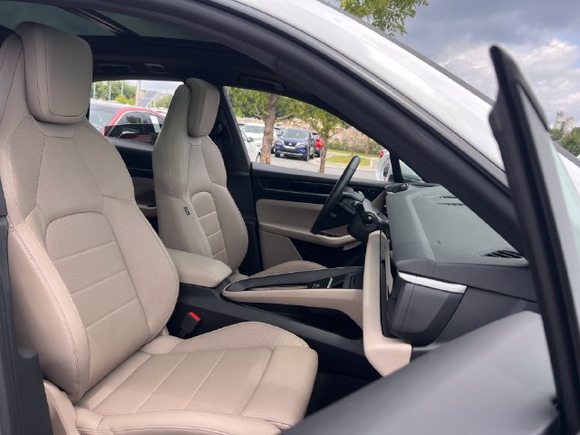 Used 2025 Porsche Macan Electric w/ Premium Package RWD image 33