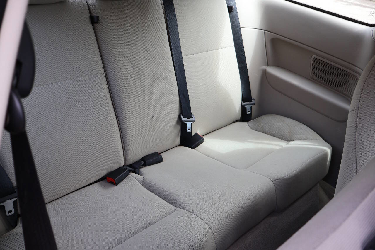 Used 2010 Ford Focus SES FWD image 19