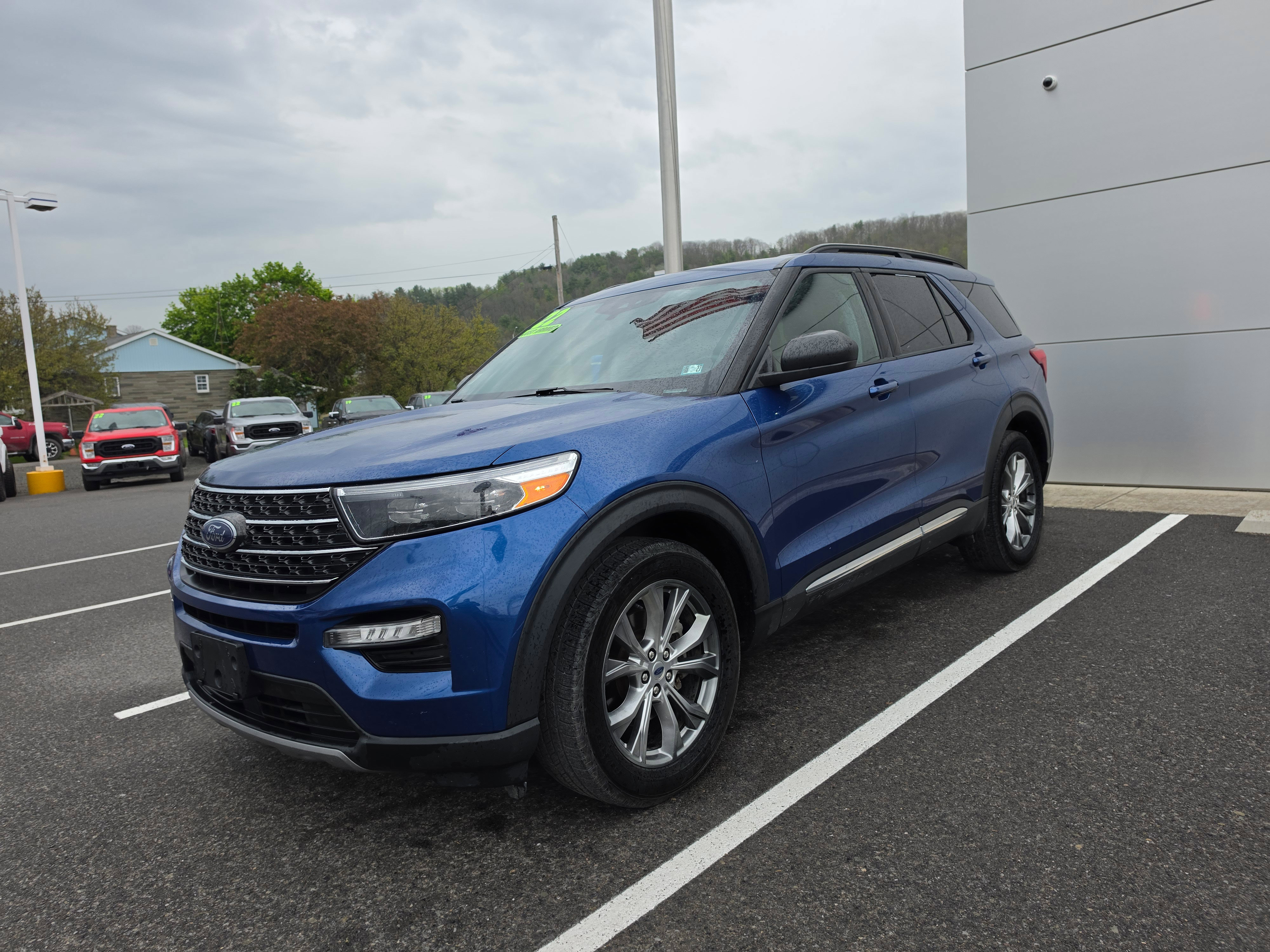 Used 2022 Ford Explorer XLT w/ Equipment Group 202A AWD/4WD image 8
