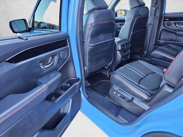 Used 2025 Honda Pilot TrailSport image 16