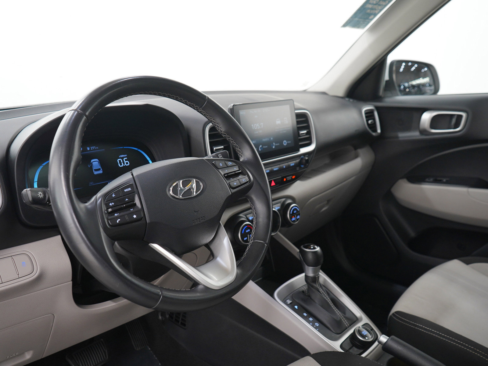 Used 2024 Hyundai Venue SEL FWD image 23