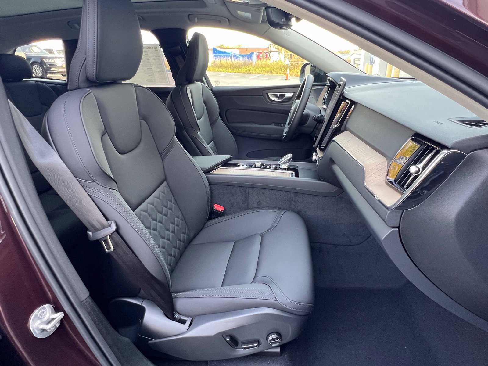 New 2026 Volvo XC60 B5 Plus w/ Protection Package Premier AWD/4WD image 19