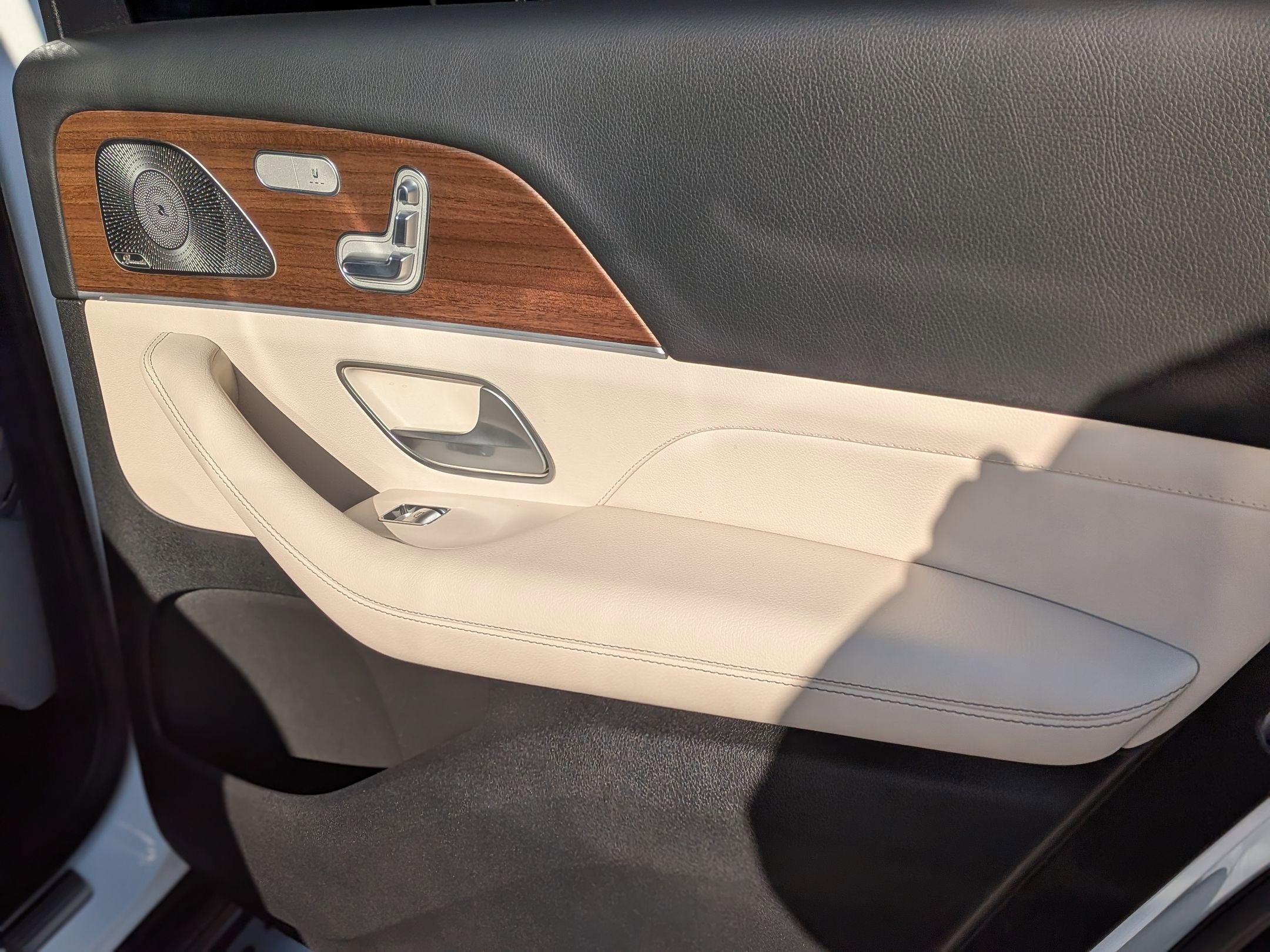 Certified 2025 Mercedes-Benz GLS 450 4MATIC image 39