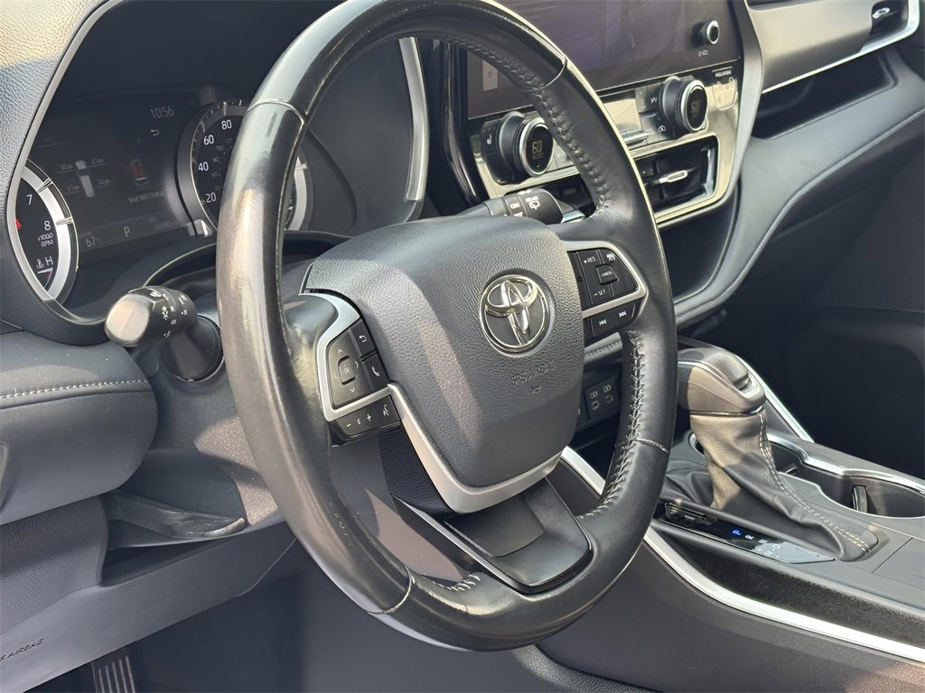 Used 2023 Toyota Highlander XLE image 17