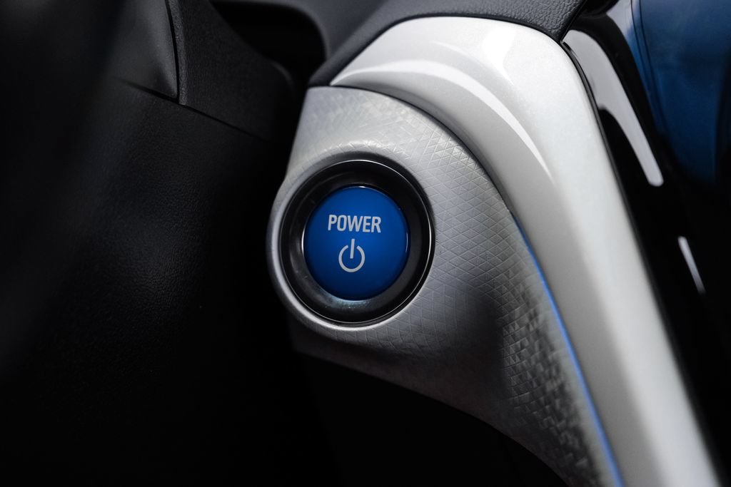 Used 2020 Chevrolet Bolt Premier w/ Infotainment Package FWD image 18
