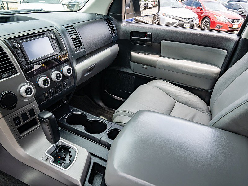 Used 2017 Toyota Sequoia SR5 w/ Premium Package RWD image 16