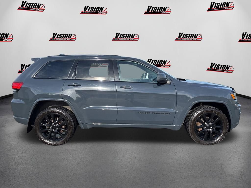 Used 2017 Jeep Grand Cherokee Altitude AWD/4WD image 4