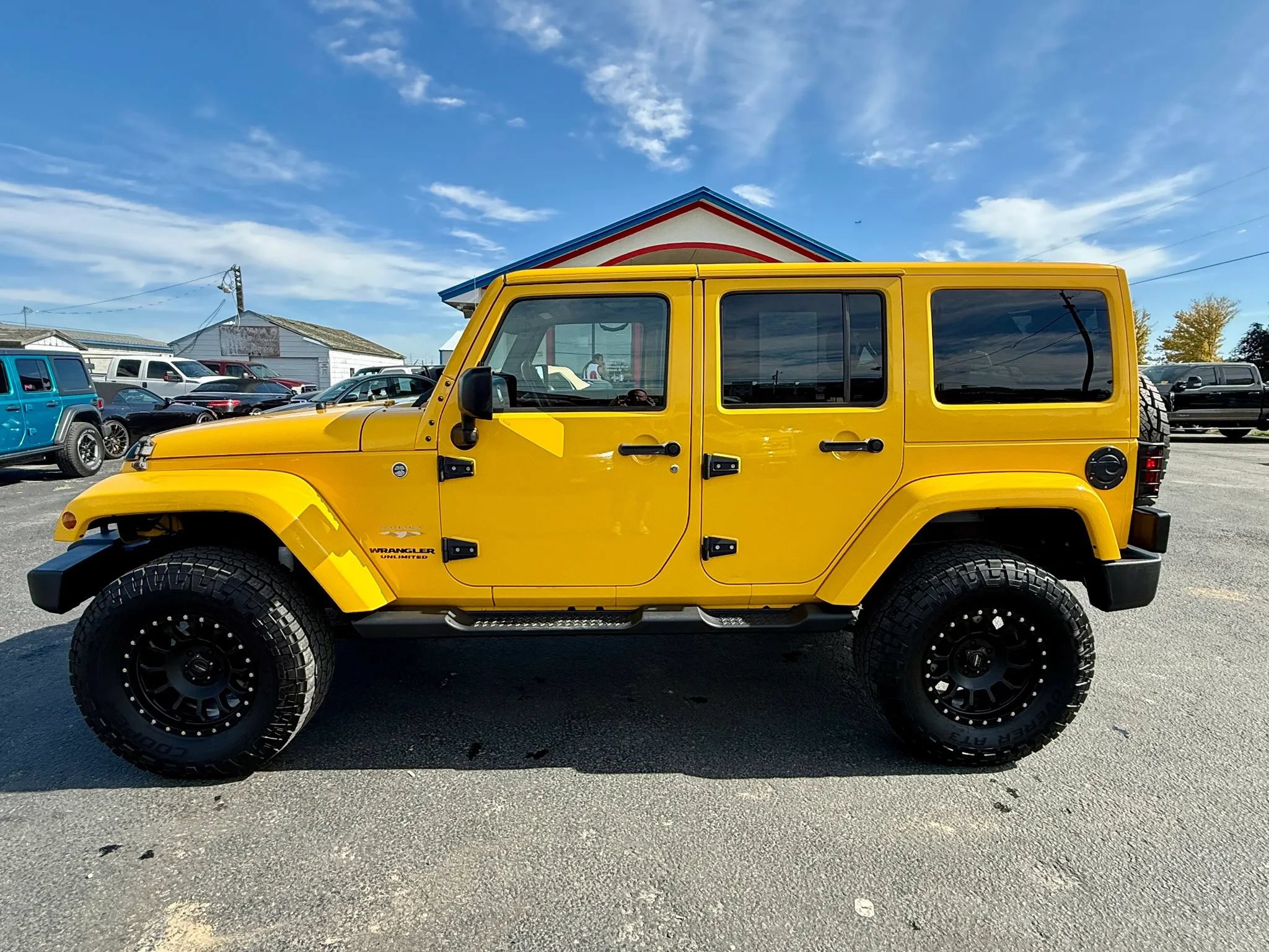 Used 2015 Jeep Wrangler Unlimited Sahara w/ Connectivity Group AWD/4WD image 2