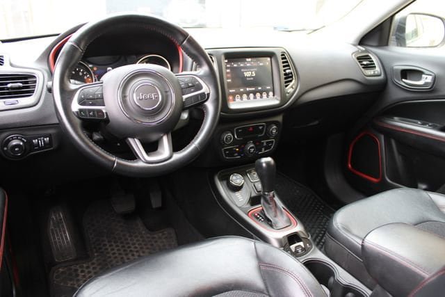 Used 2017 Jeep Compass Trailhawk AWD/4WD image 4