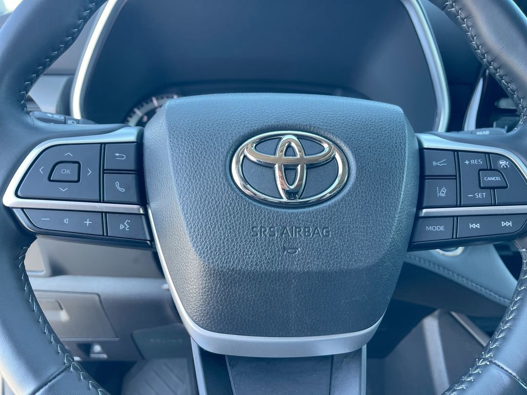 Used 2023 Toyota Highlander XLE AWD/4WD image 6