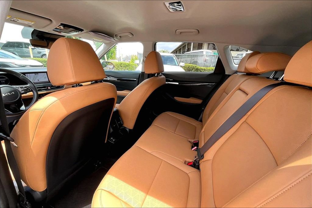 Certified 2024 Kia Seltos EX FWD image 16