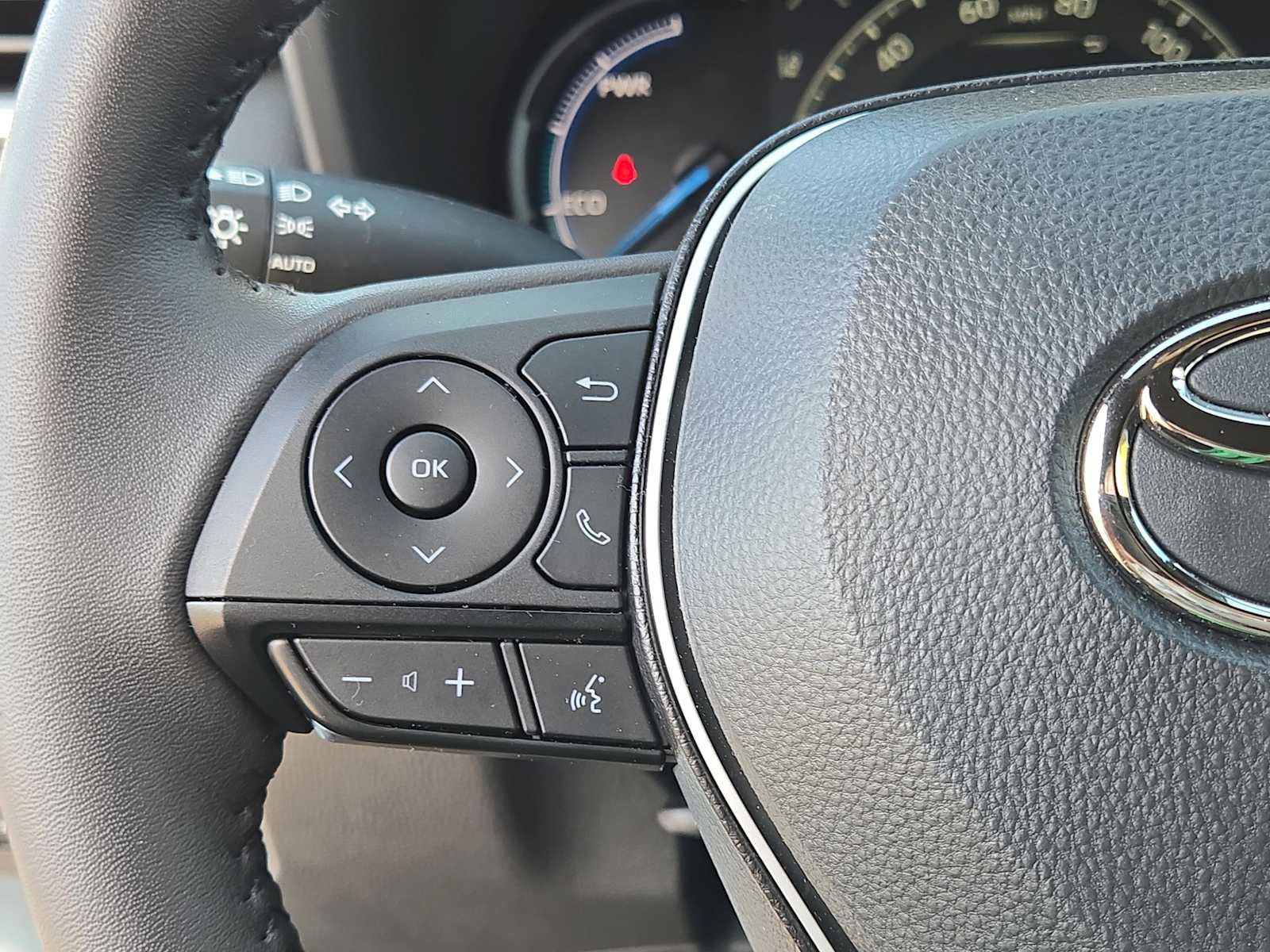 Used 2025 Toyota RAV4 SE image 22