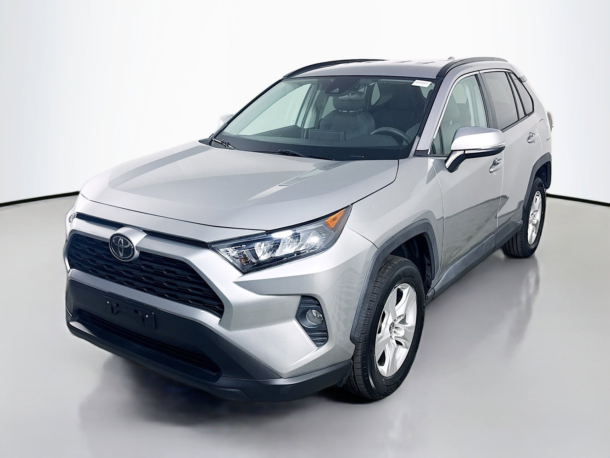 Used 2020 Toyota RAV4 XLE image 4