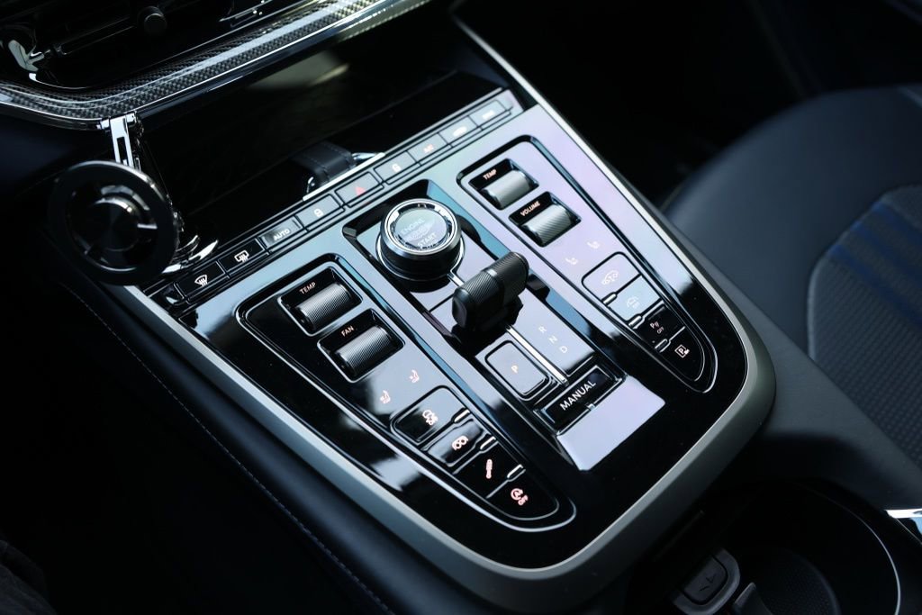 Used 2025 Aston Martin DBX 707 image 18