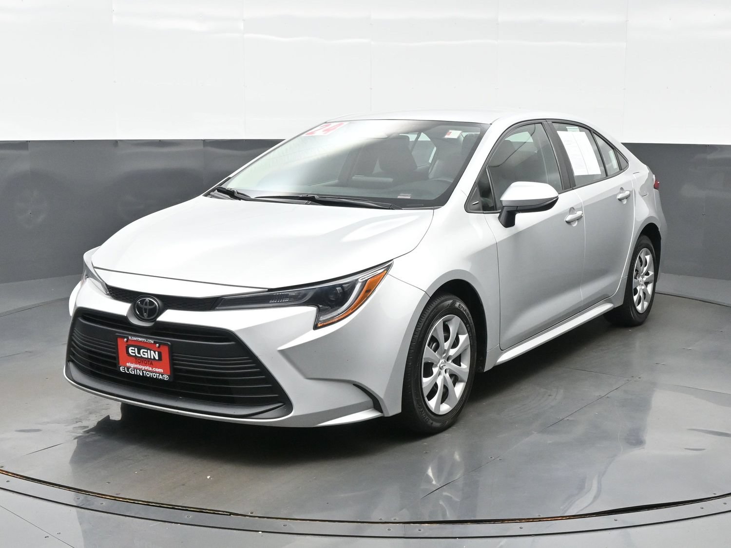 Used 2024 Toyota Corolla LE FWD image 2