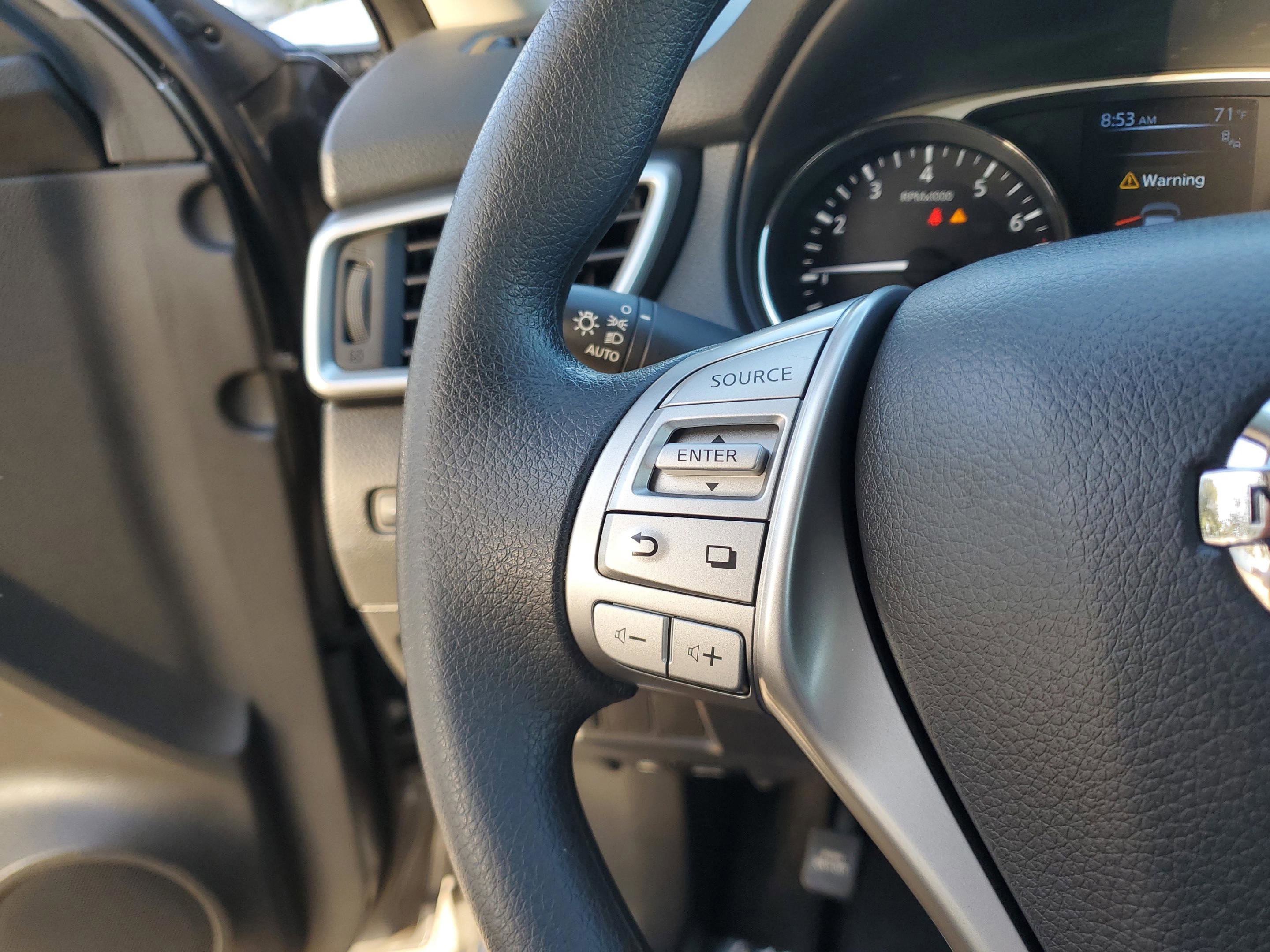 Used 2016 Nissan Rogue SV w/ SV Premium Package image 30