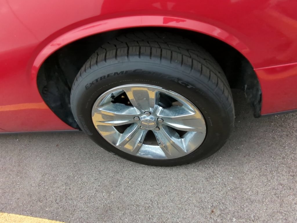 Used 2016 Dodge Challenger SXT RWD image 5