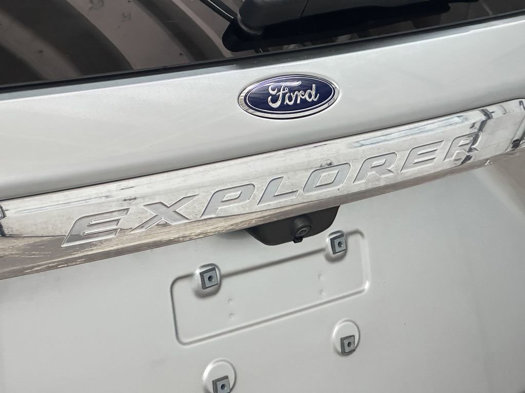 Used 2020 Ford Explorer Limited image 16
