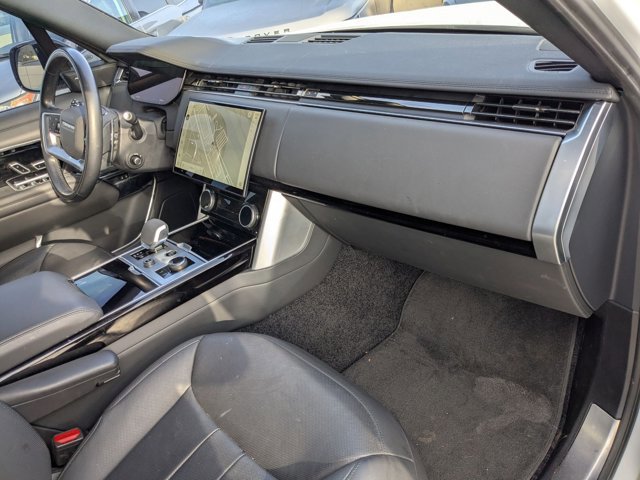 Used 2023 Land Rover Range Rover Long Wheelbase SE image 18