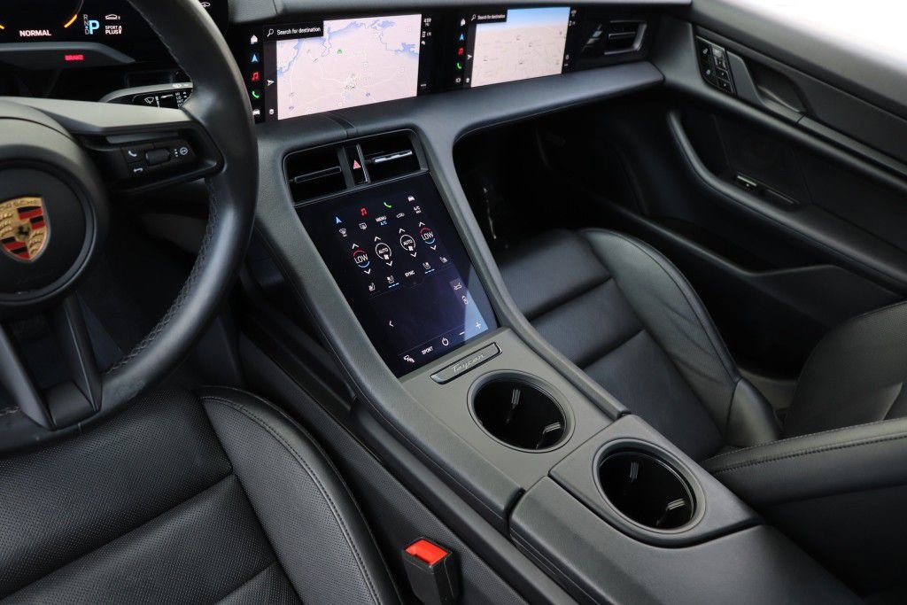 Used 2020 Porsche Taycan 4S image 59