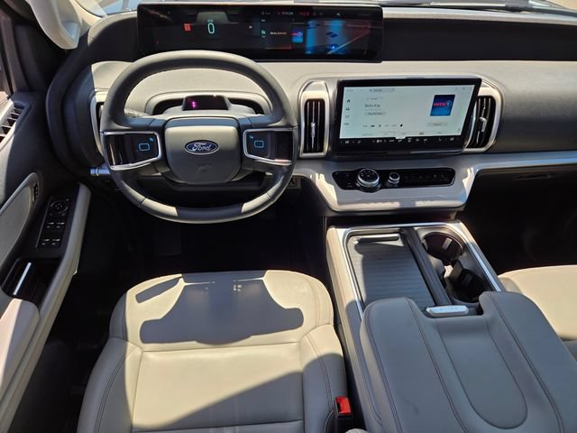 Used 2025 Ford Expedition Active AWD/4WD image 12