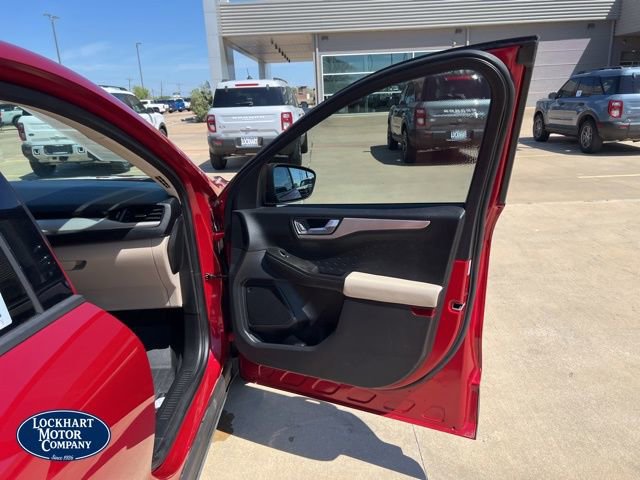 Used 2020 Ford Escape SE image 28