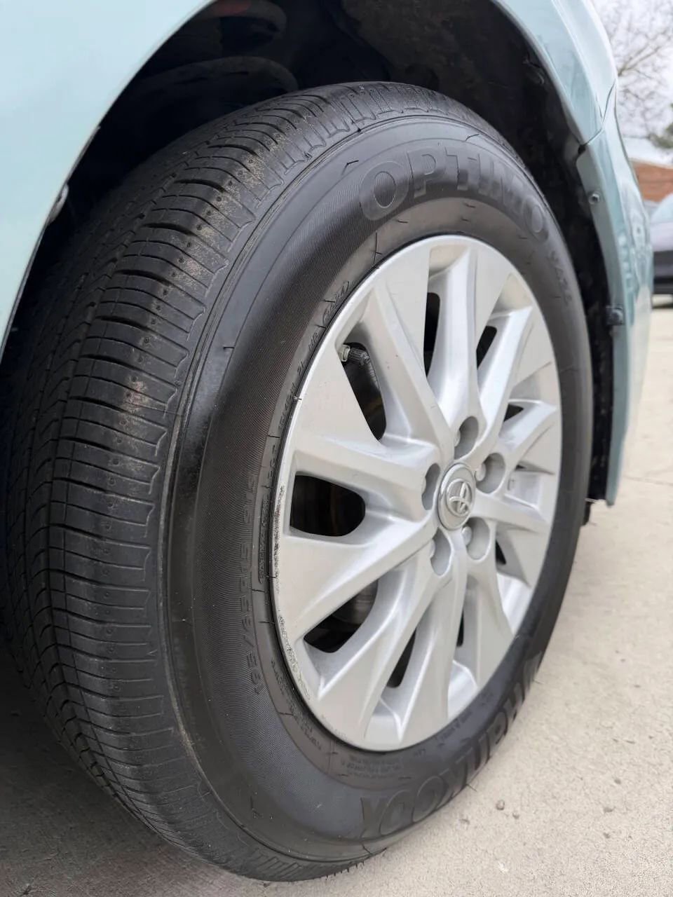 Used 2014 Toyota Prius Prime Advanced FWD image 9