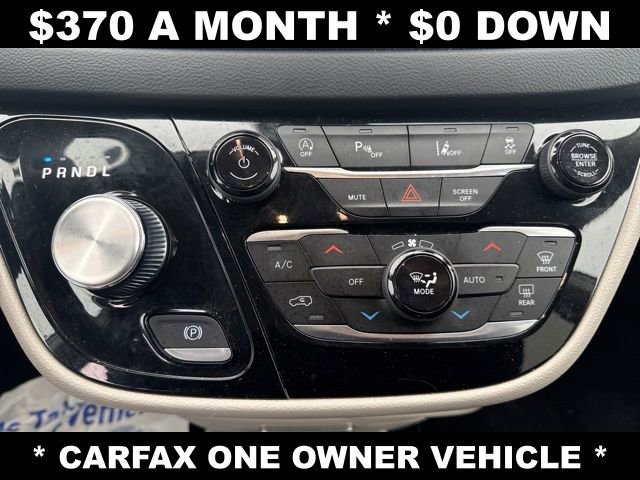 Used 2023 Chrysler Pacifica Touring-L FWD image 33