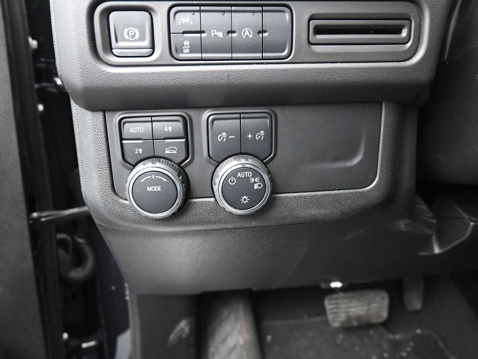 Used 2024 Chevrolet Suburban LT image 11