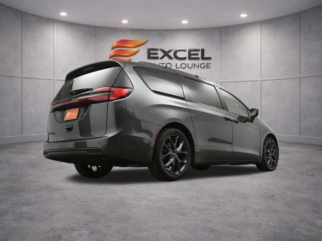 Used 2022 Chrysler Pacifica Touring-L w/ Uconnect Theater Family Group image 47