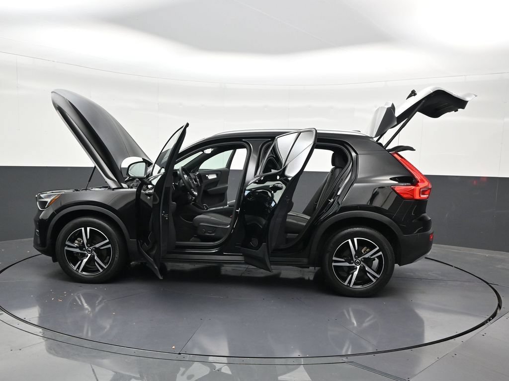 Used 2023 Volvo XC40 B4 Core FWD image 36