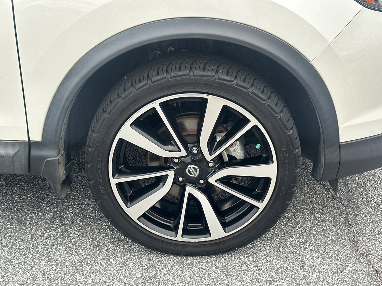 Used 2019 Nissan Rogue Sport SL w/ Premium Package FWD image 12
