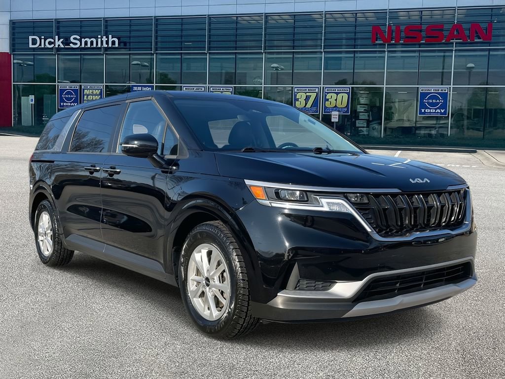 Used 2024 Kia Carnival LX image 1