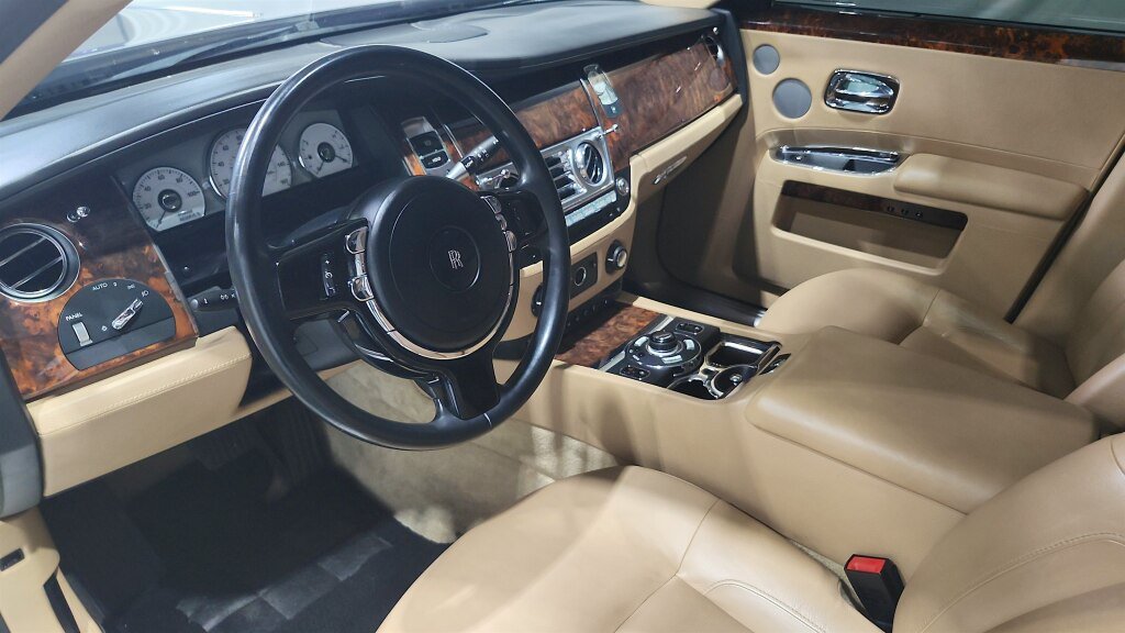 Used 2010 Rolls-Royce Ghost RWD image 28