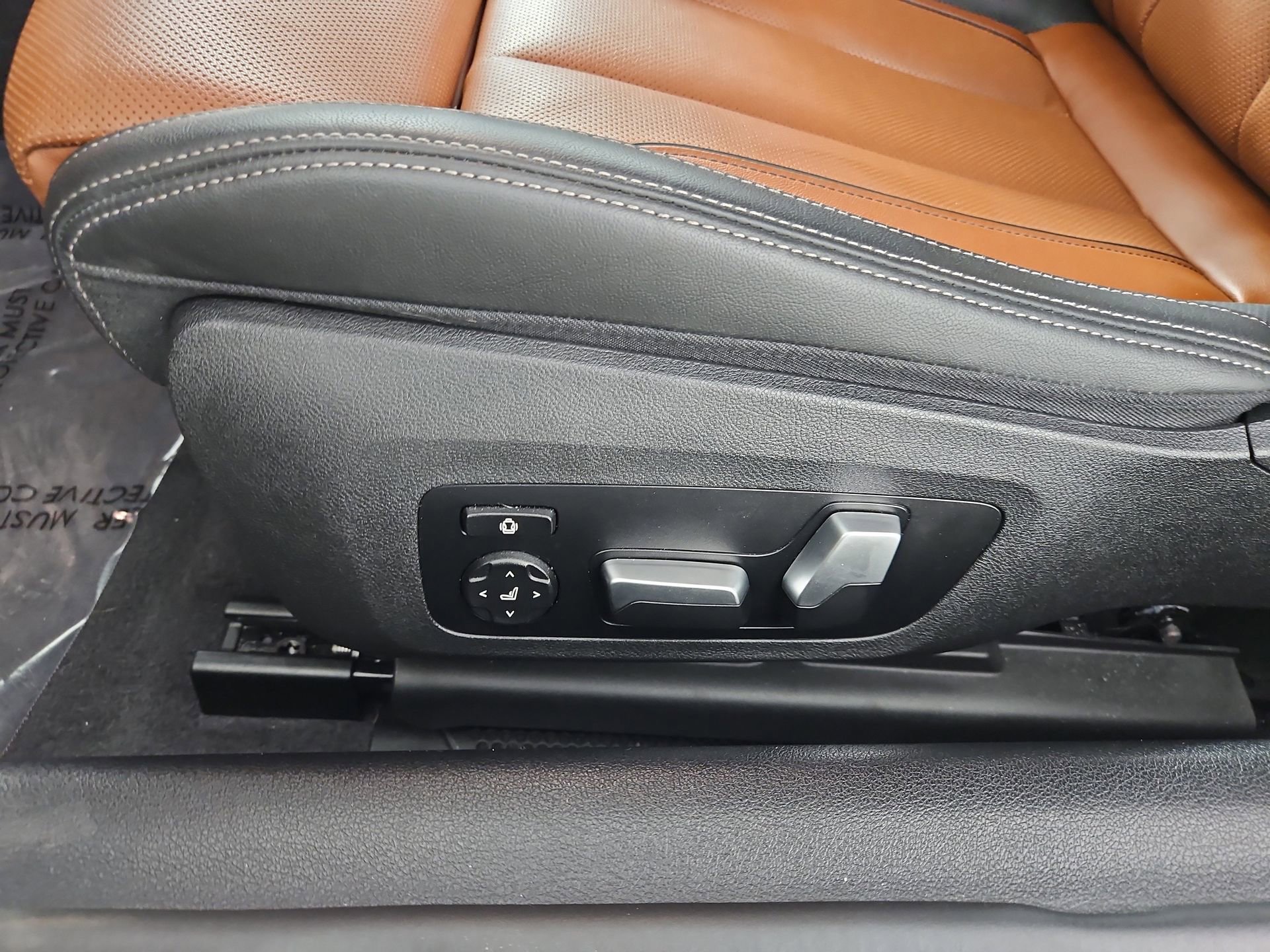 Used 2020 BMW M850i xDrive Coupe w/ M Carbon Exterior Package image 17