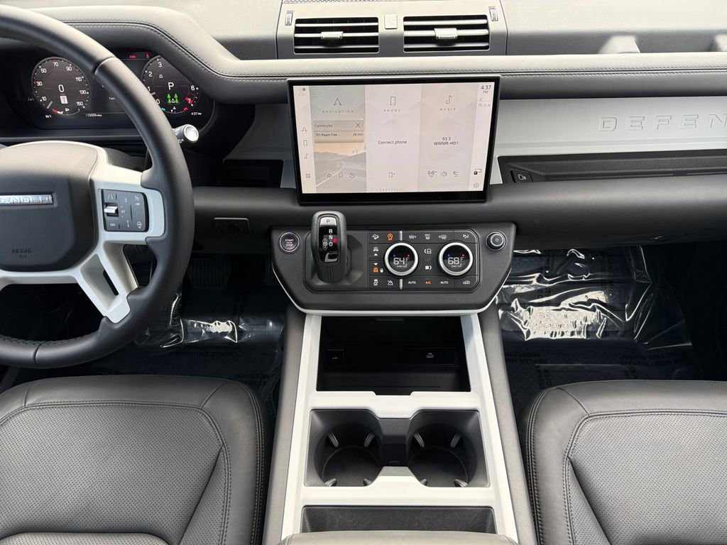 Used 2025 Land Rover Defender 130 X-Dynamic SE image 11