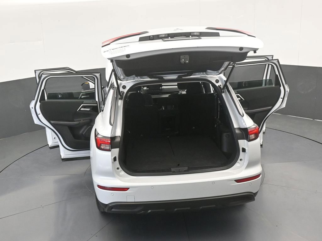 Used 2023 Mitsubishi Outlander ES image 67