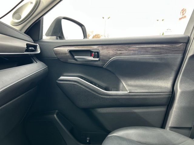 Used 2020 Toyota Highlander Limited image 46