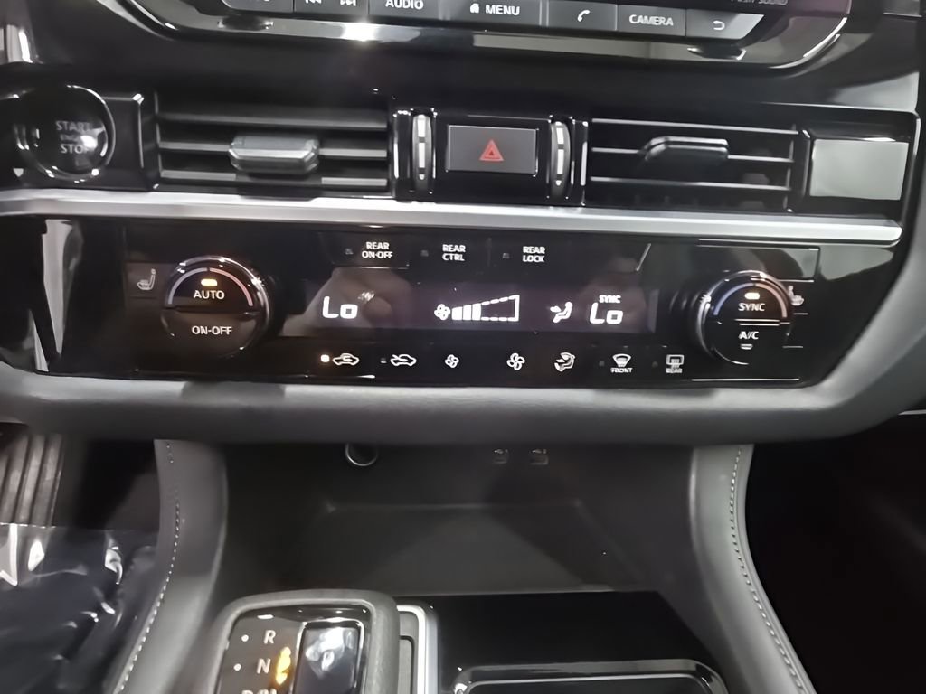 Used 2025 Nissan Pathfinder SV AWD/4WD image 27