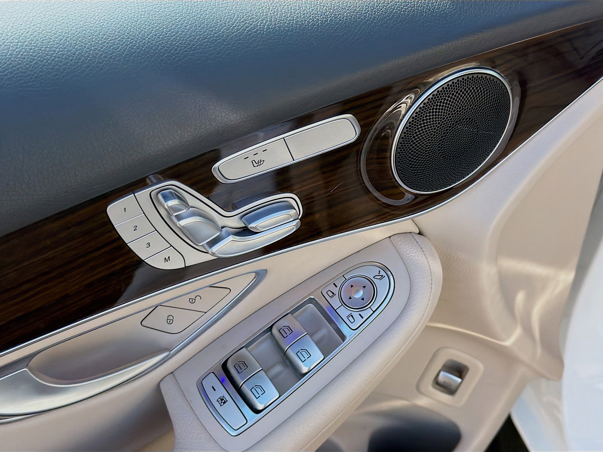 Used 2022 Mercedes-Benz GLC 300 image 23