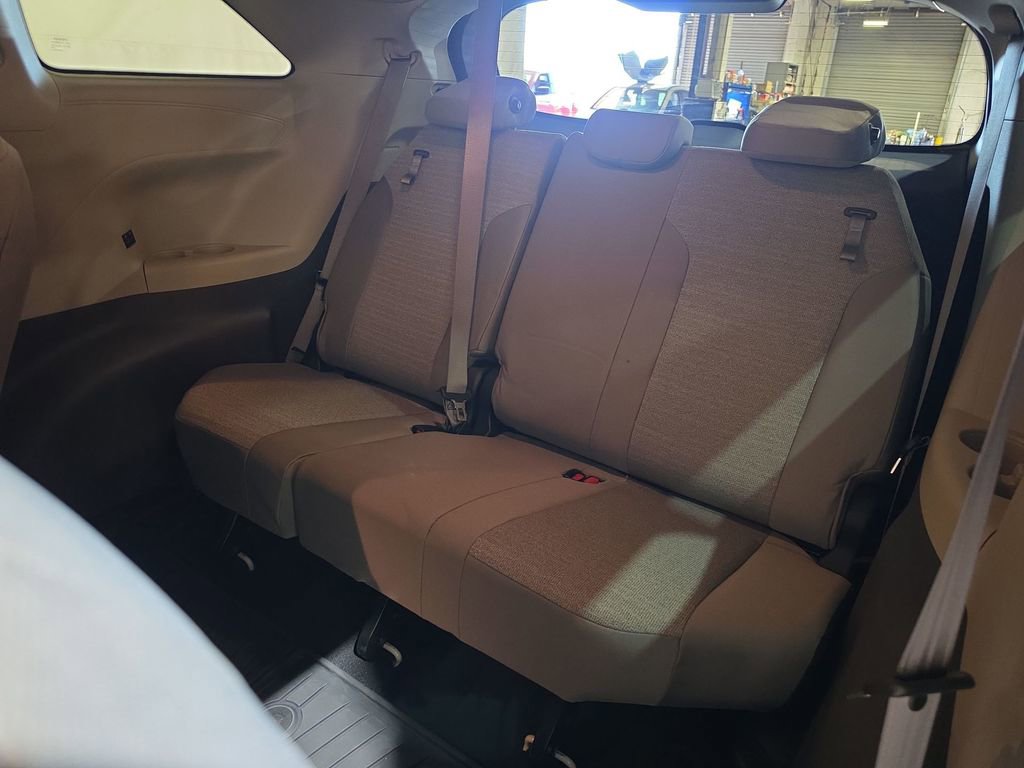 Used 2021 Toyota Sienna LE FWD image 24