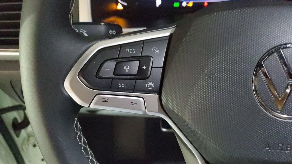 Used 2022 Volkswagen Atlas Cross Sport SE image 30