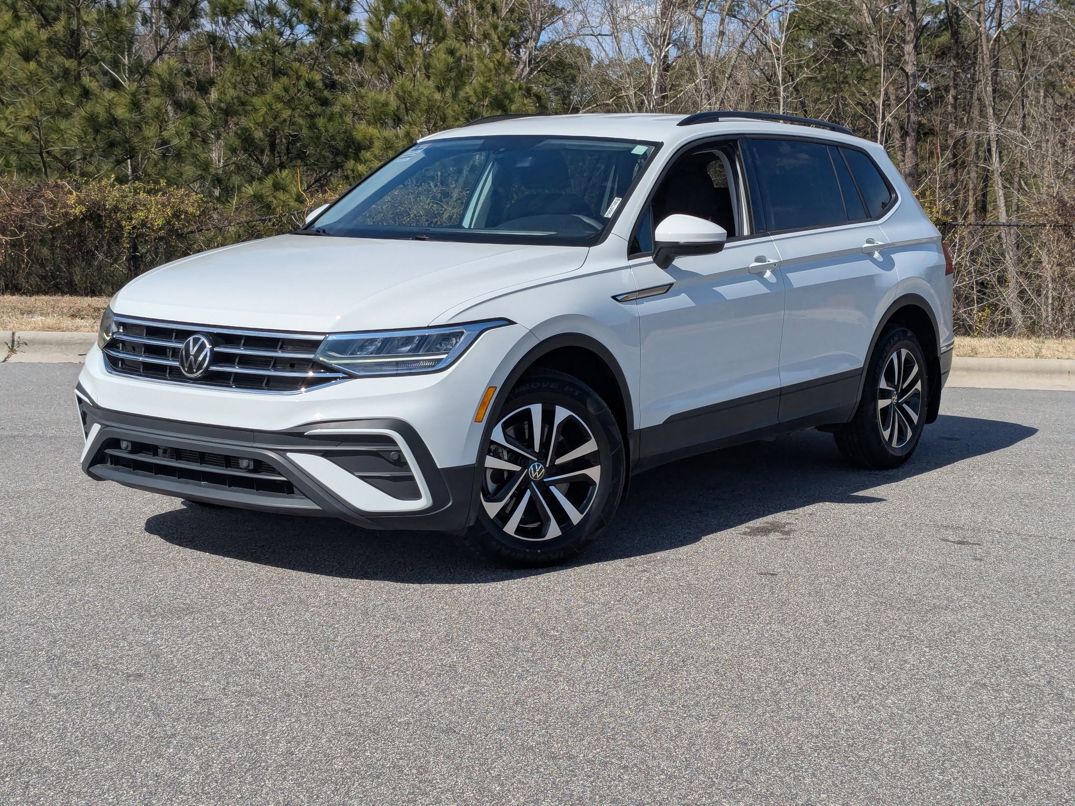 Used 2023 Volkswagen Tiguan S image 2