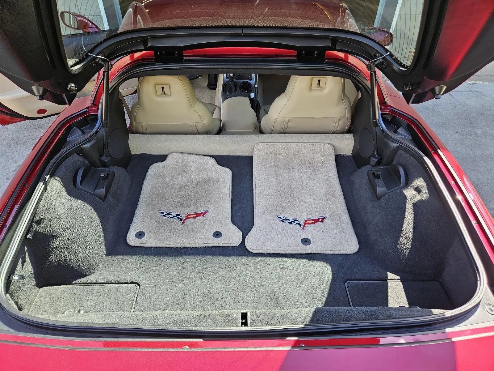 Used 2006 Chevrolet Corvette Coupe w/ Preferred Equipment Group RWD image 17