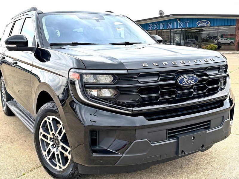 Used 2025 Ford Expedition Active AWD/4WD image 8