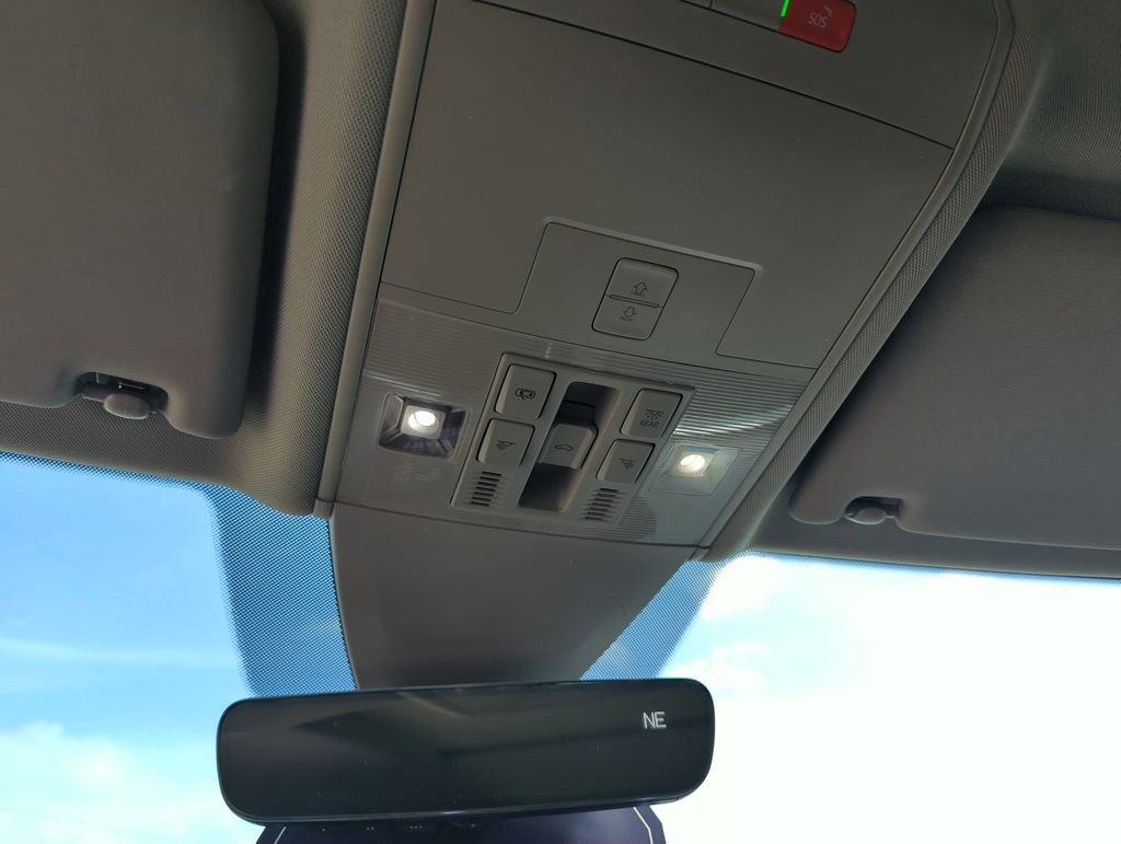 Used 2023 Volkswagen Atlas SEL Premium image 25