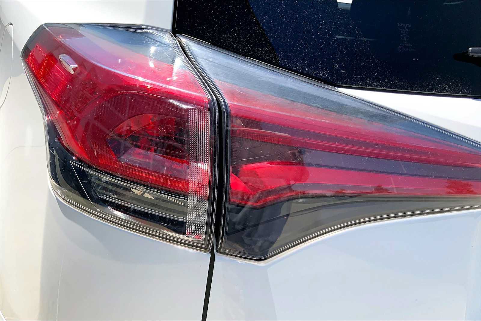 Used 2018 Toyota RAV4 LE AWD/4WD image 27