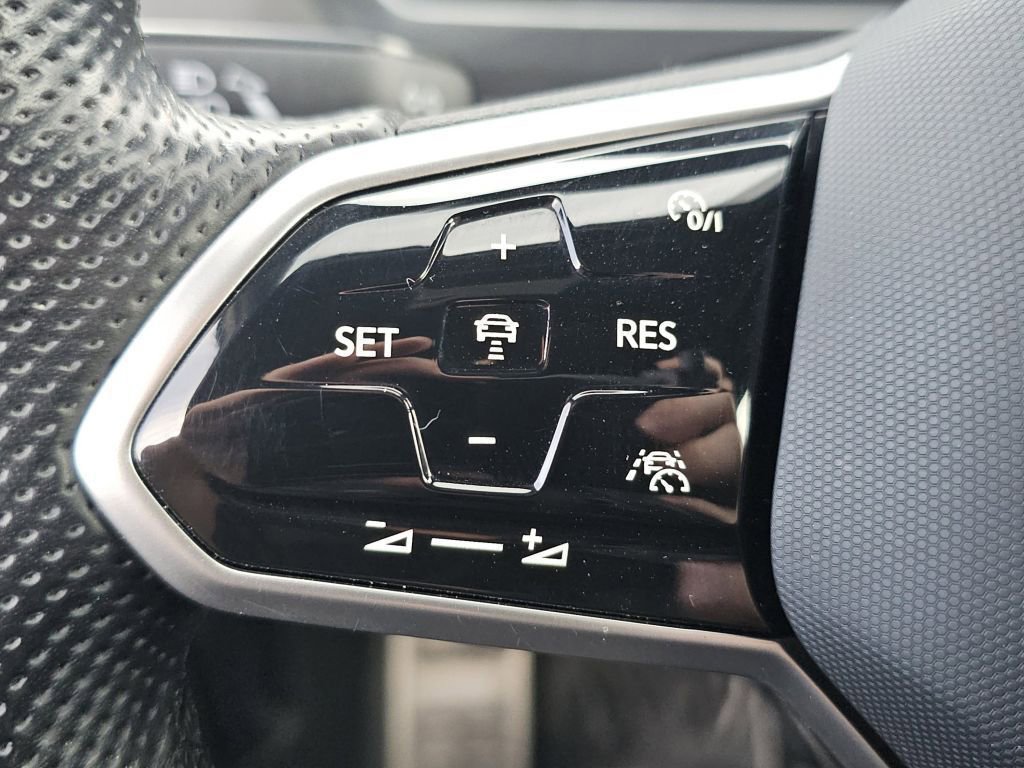 Used 2022 Volkswagen Tiguan SEL R-Line image 13