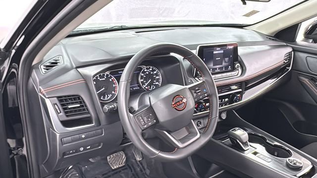 Certified 2025 Nissan Rogue SV image 35